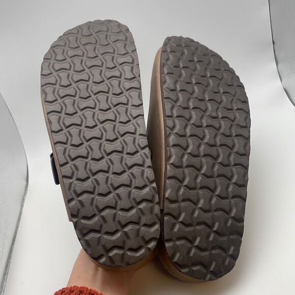 CUSHIONAIRE Slip-On Buckle Clog with Cork Footbed SIZE 9 BROWN - Picture 7 of 7